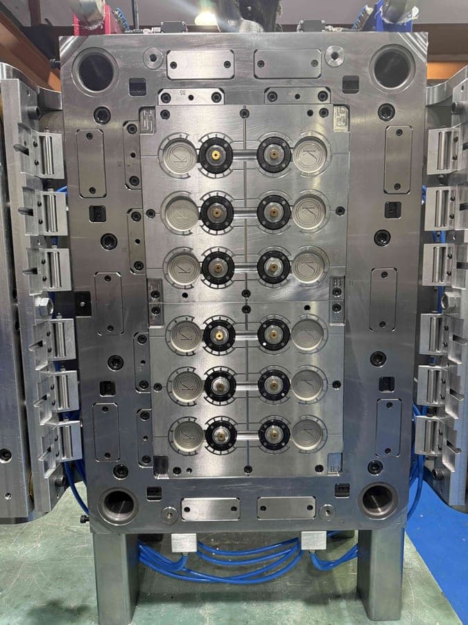 Flip Cap with IMC Mould